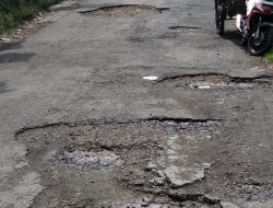 AKSES VITAL MENUJU RSUD SLG KEDIRI RUSAK PARAH. MENGANCAM KESELAMATAN PENGGUNA JALAN.